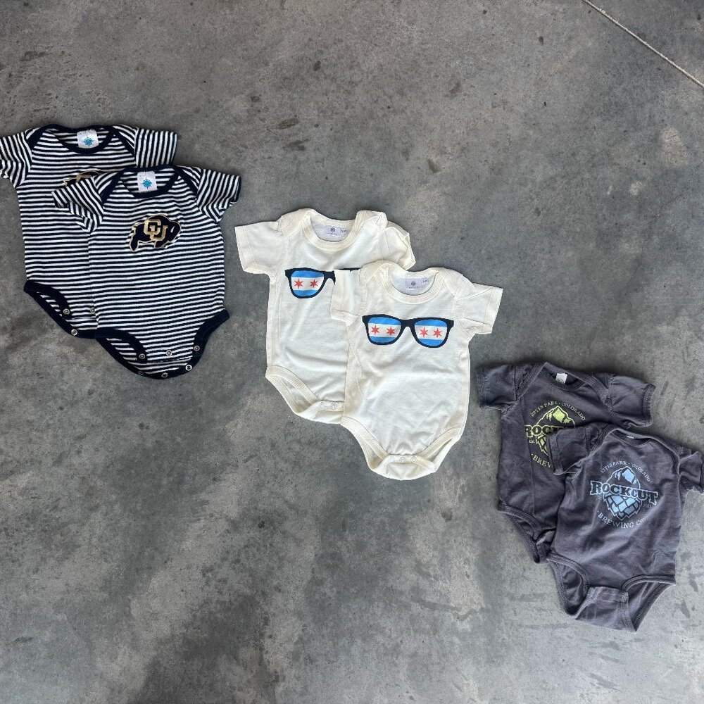 3 Sets of Short Sleeves Onesies for Twins